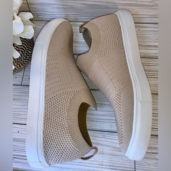 Catherine Malandrino Tan Reanie Low Knit Sneakers S:6 - Picture 3 of 10
